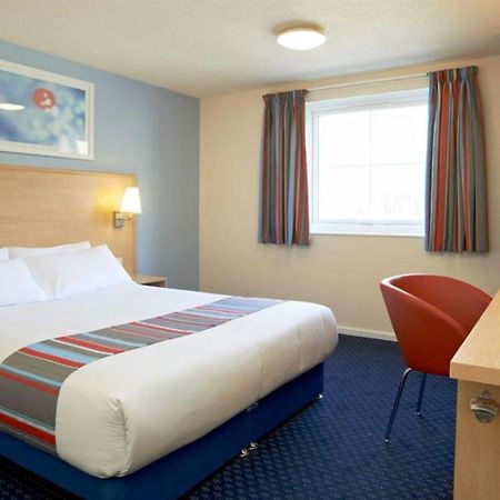 Travelodge Newbury Tot Hill Highclere Exterior foto